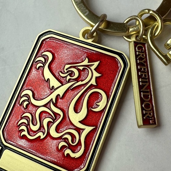 Gryffindor Harry Potter Keychain from Universal Studios FL NWT - Picture 3 of 8